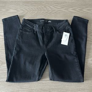 Old Navy black rockstar super skinny 6 short